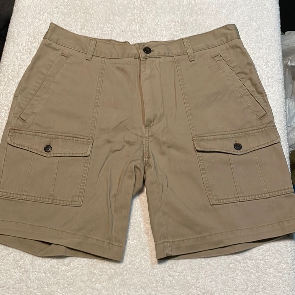 JCP Mens khaki cargo shorts. NWT